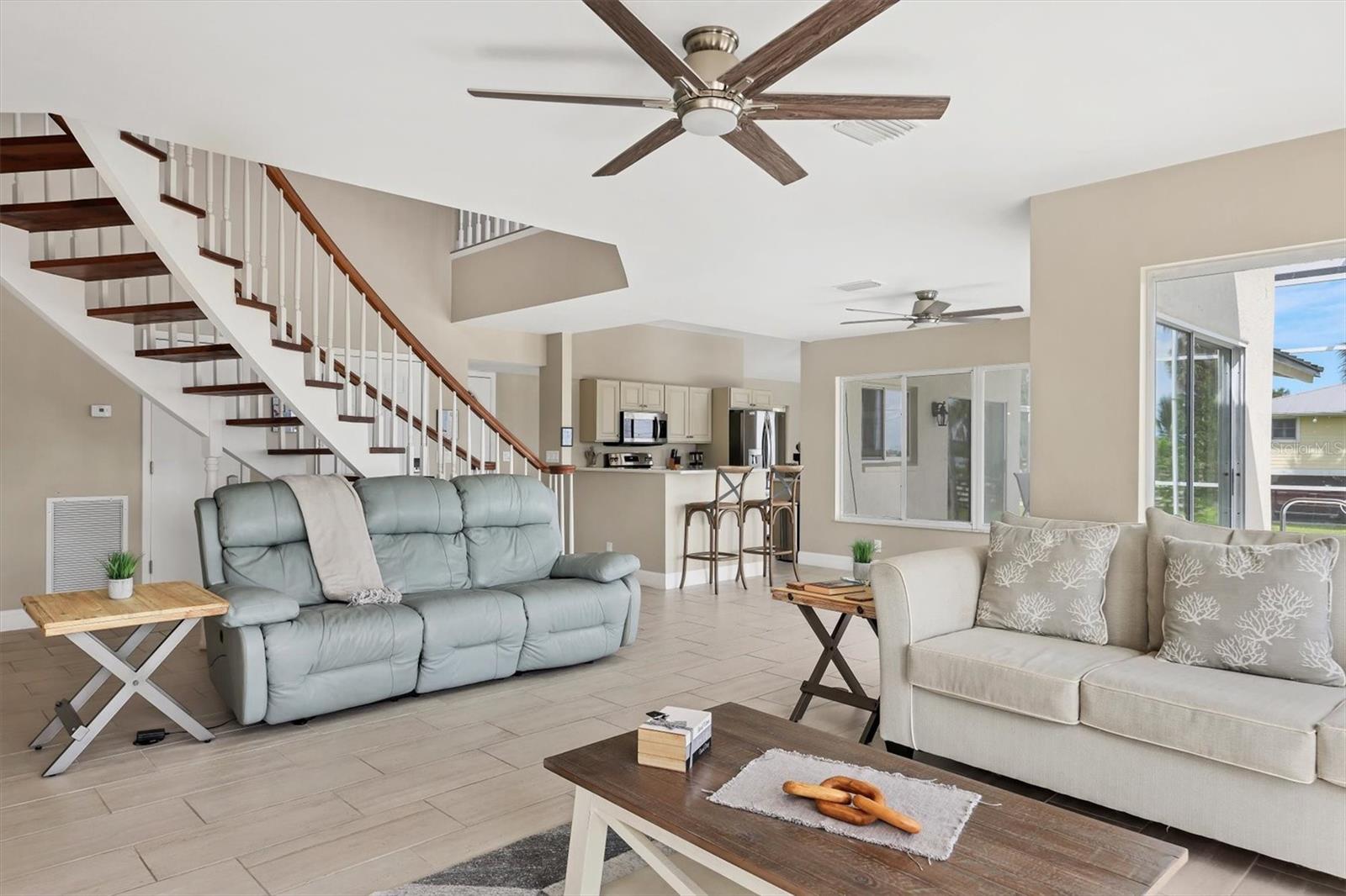 TROPICAL SHORES - Residential