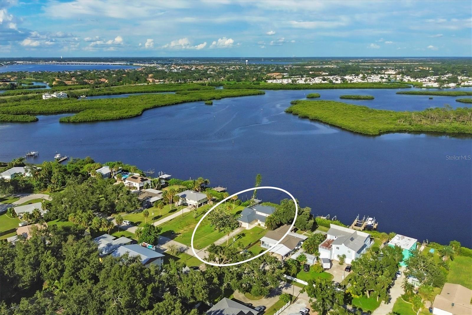 TROPICAL SHORES - Residential