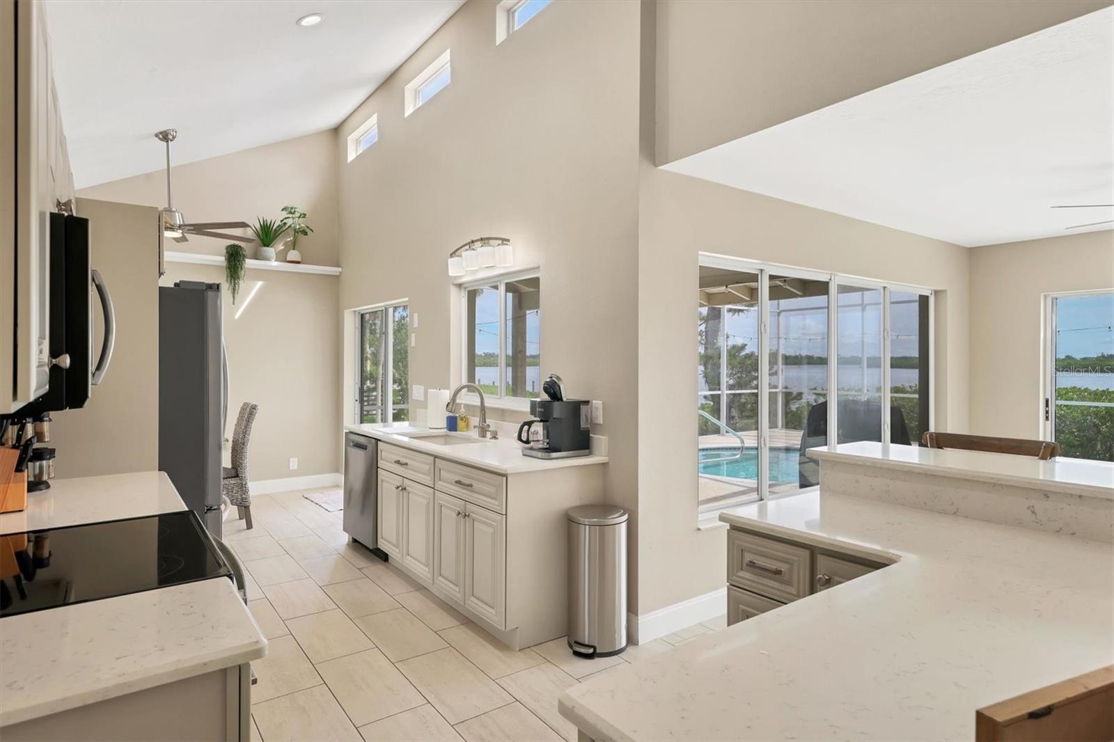 TROPICAL SHORES - Residential