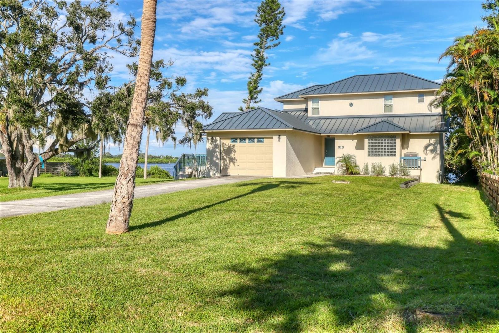 TROPICAL SHORES - Residential