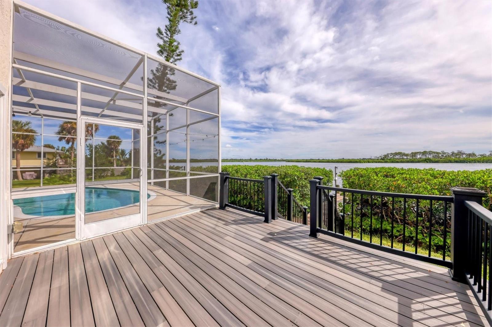 TROPICAL SHORES - Residential