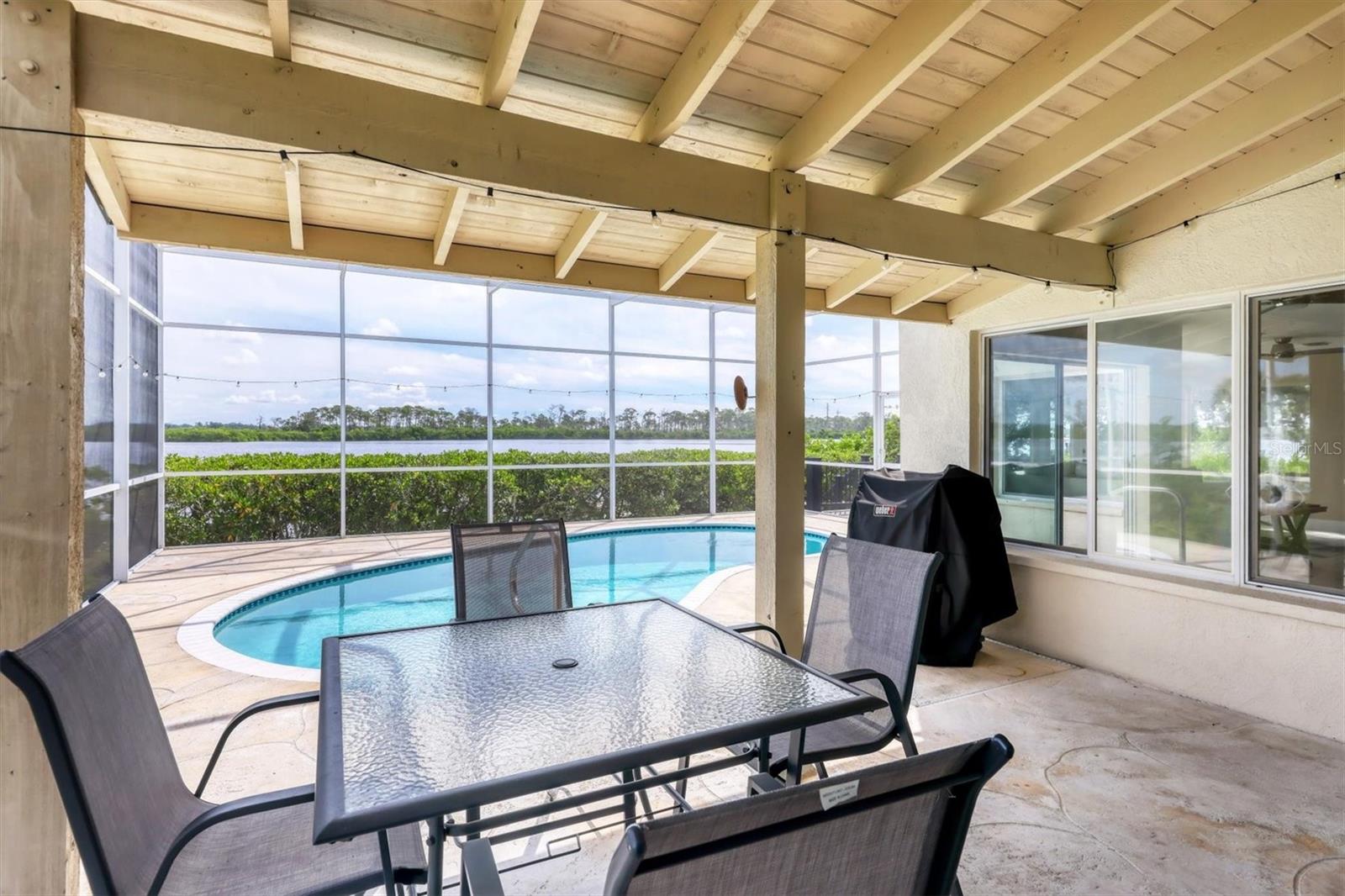 TROPICAL SHORES - Residential