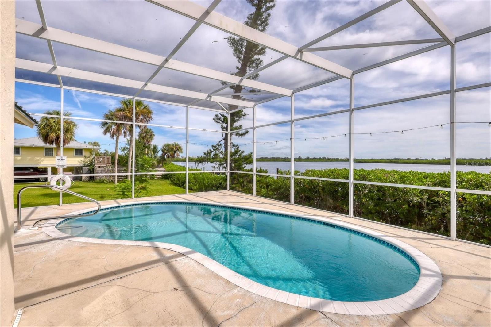 TROPICAL SHORES - Residential