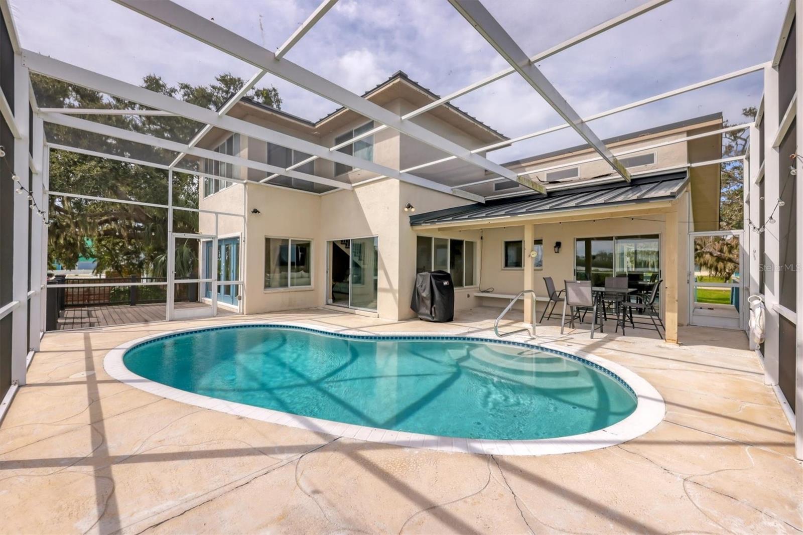 TROPICAL SHORES - Residential