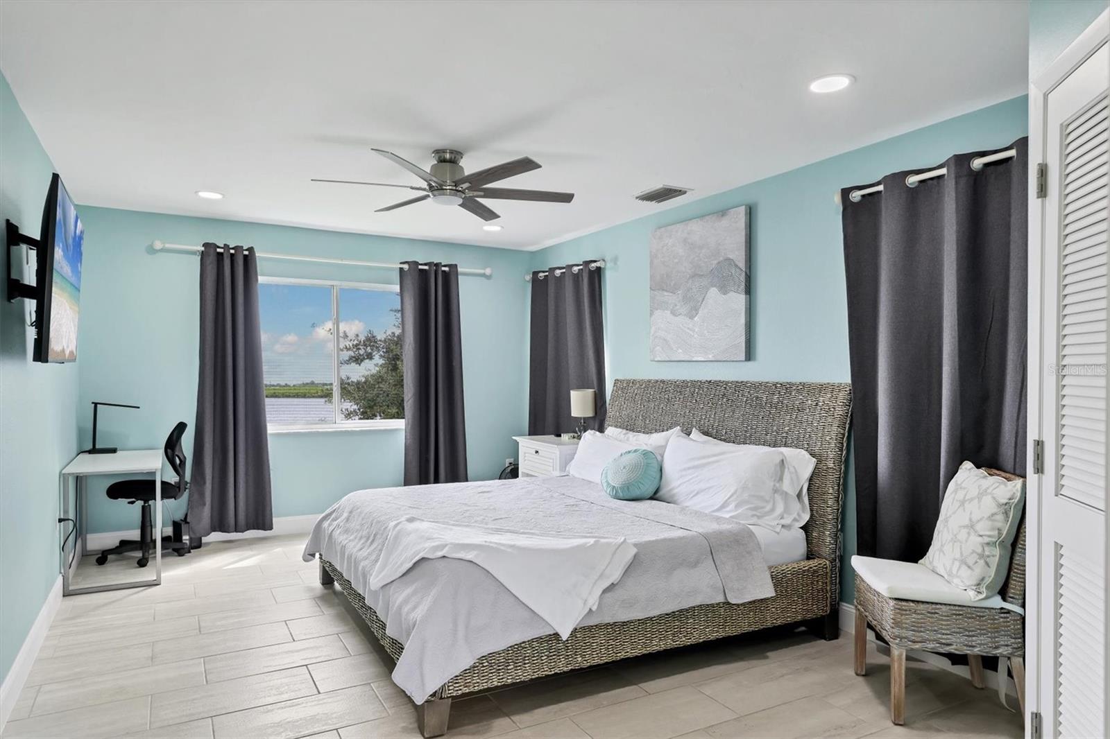 TROPICAL SHORES - Residential