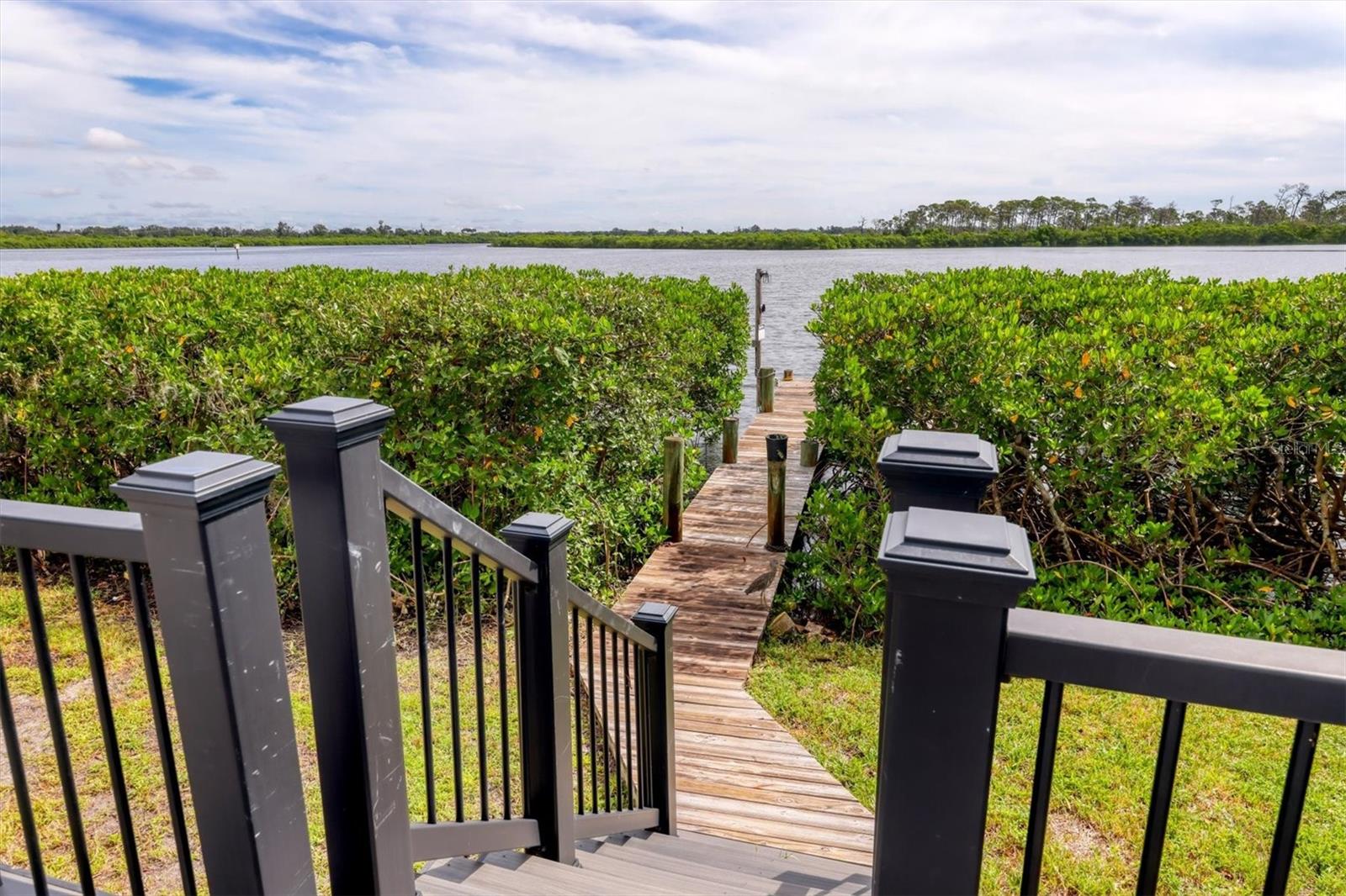 TROPICAL SHORES - Residential