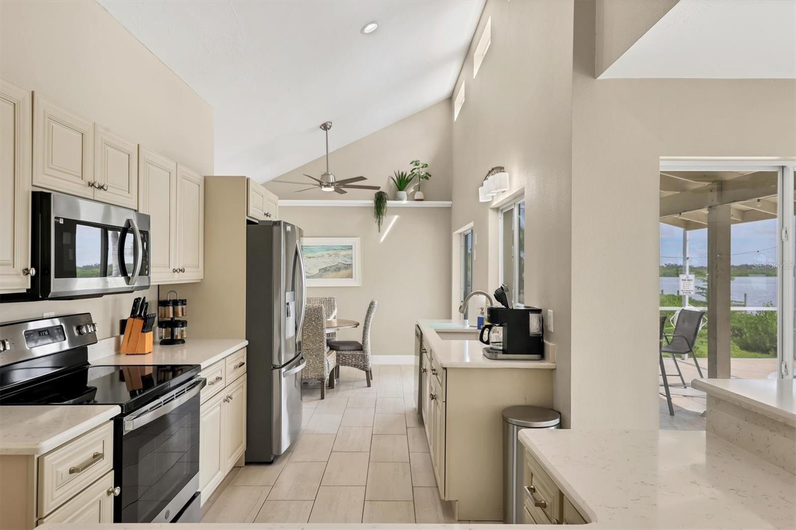 TROPICAL SHORES - Residential