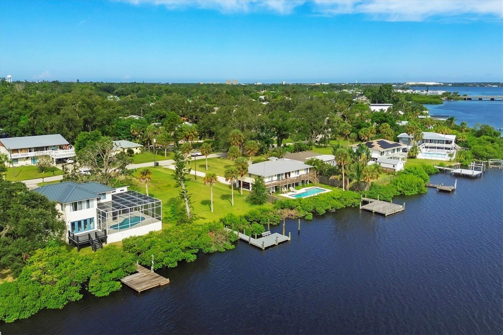 TROPICAL SHORES - Residential