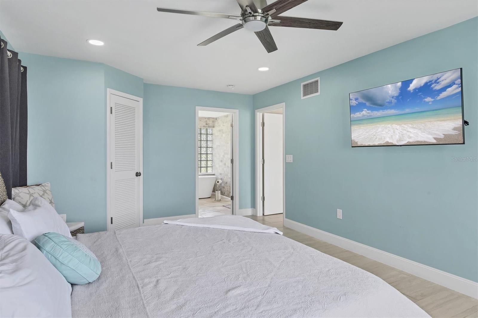 TROPICAL SHORES - Residential