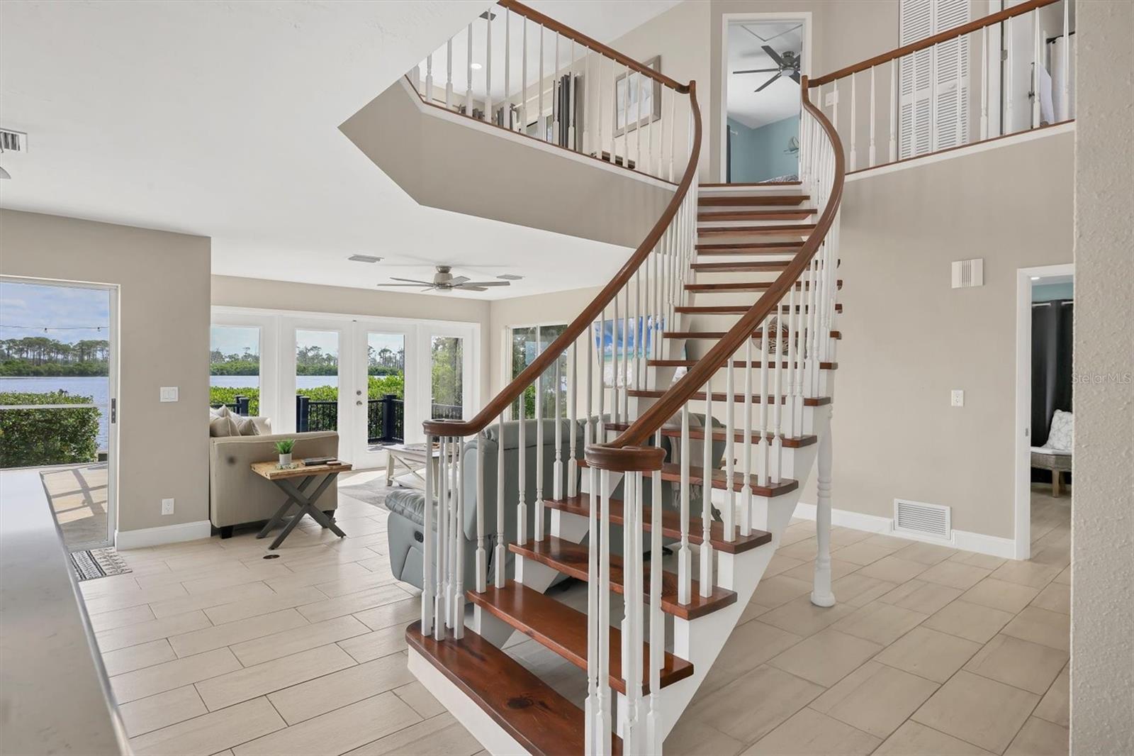 TROPICAL SHORES - Residential