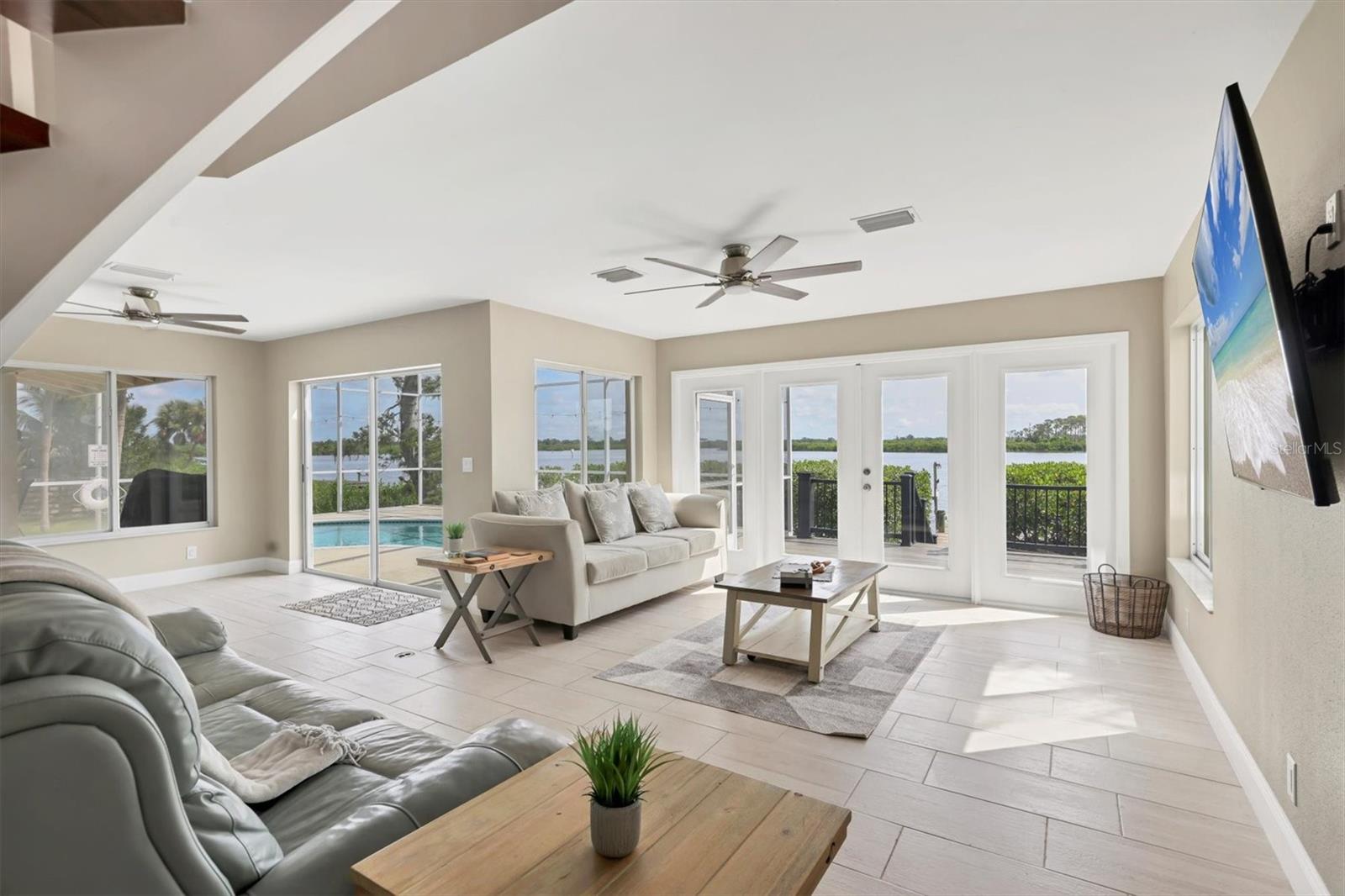 TROPICAL SHORES - Residential