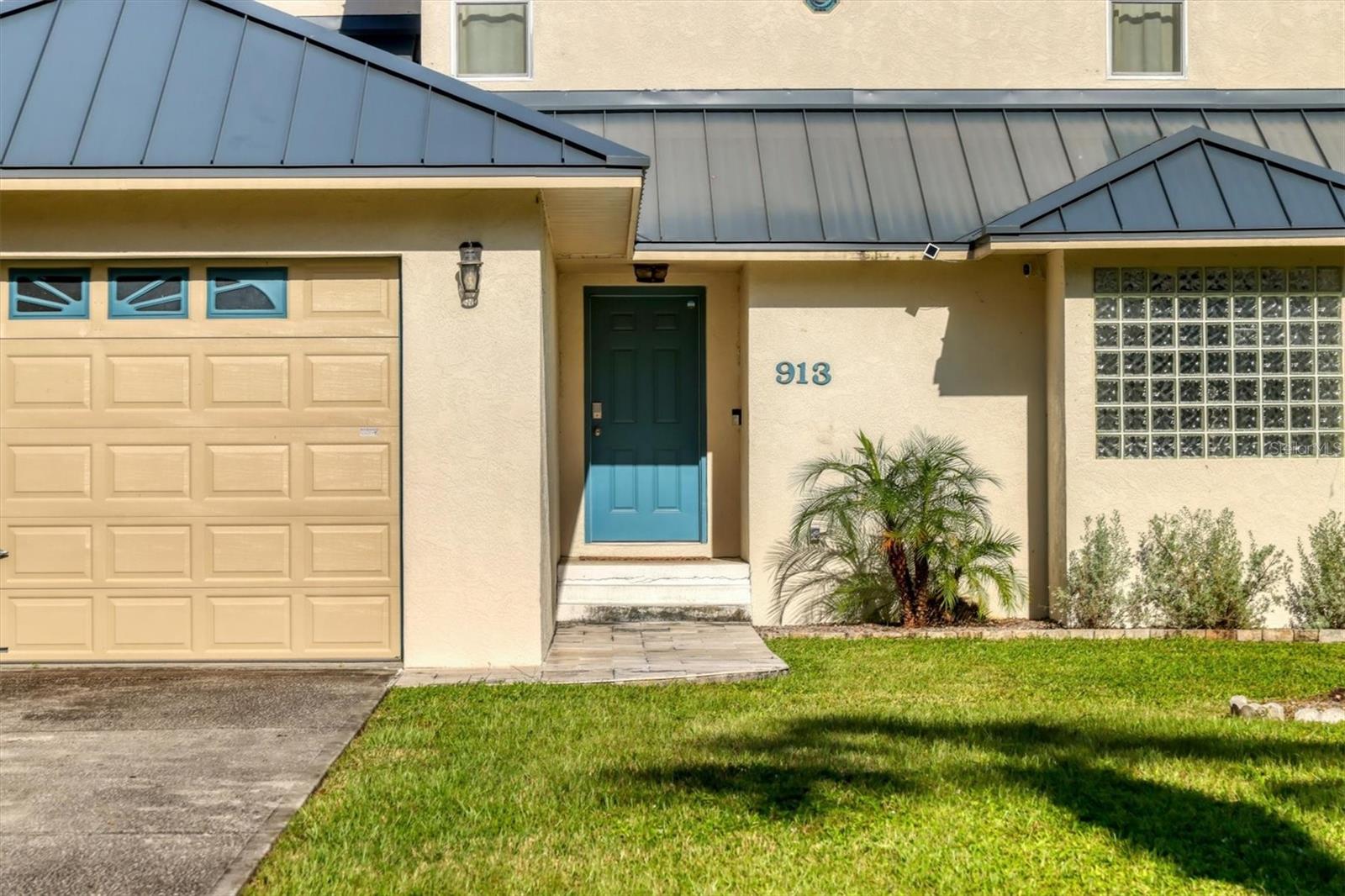 TROPICAL SHORES - Residential