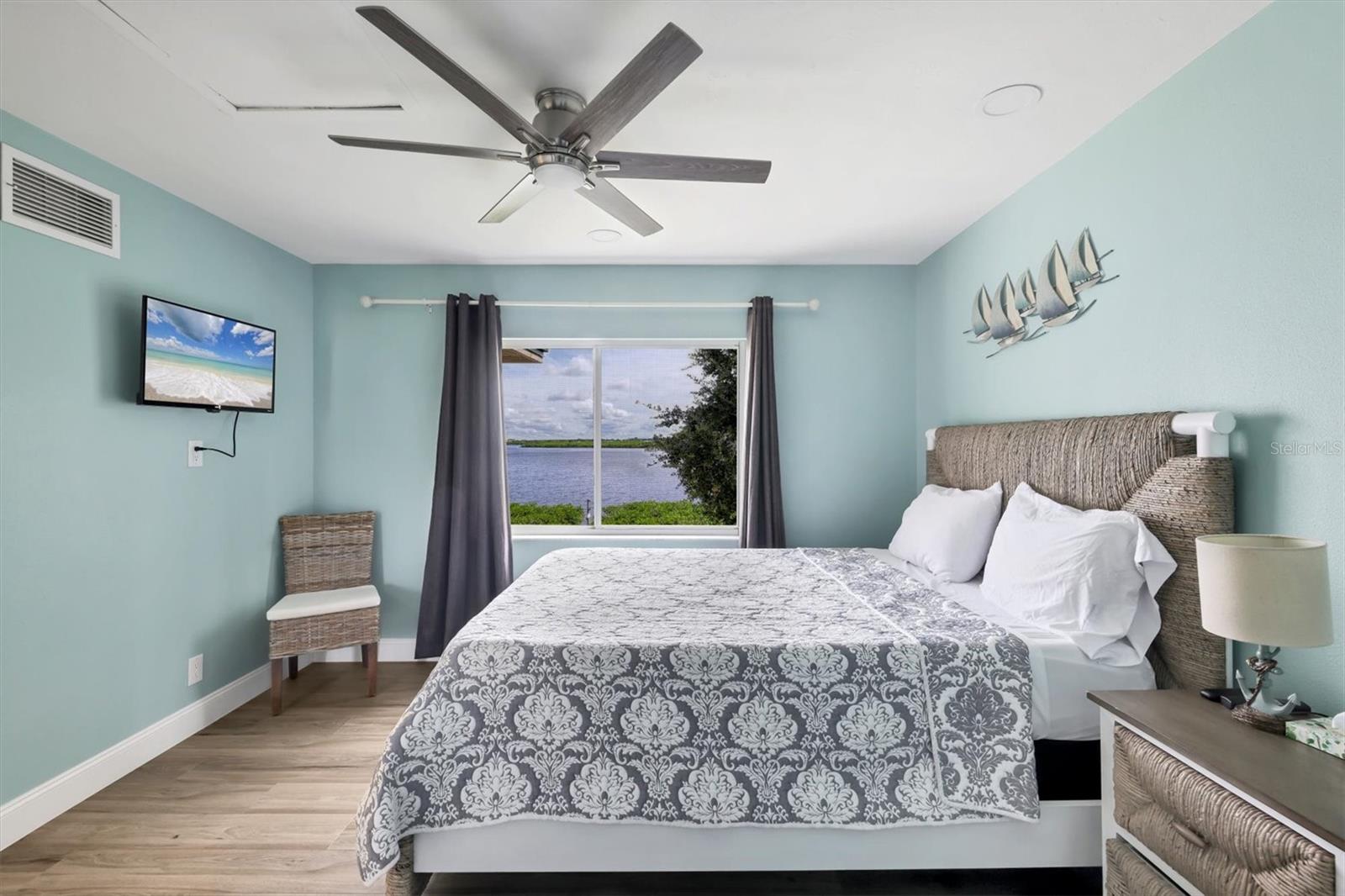 TROPICAL SHORES - Residential