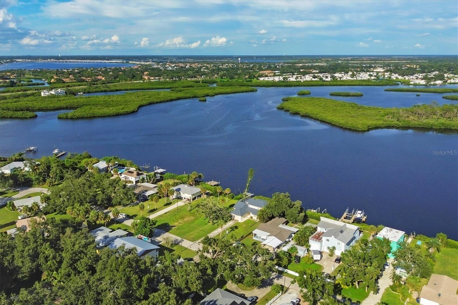 TROPICAL SHORES - Residential