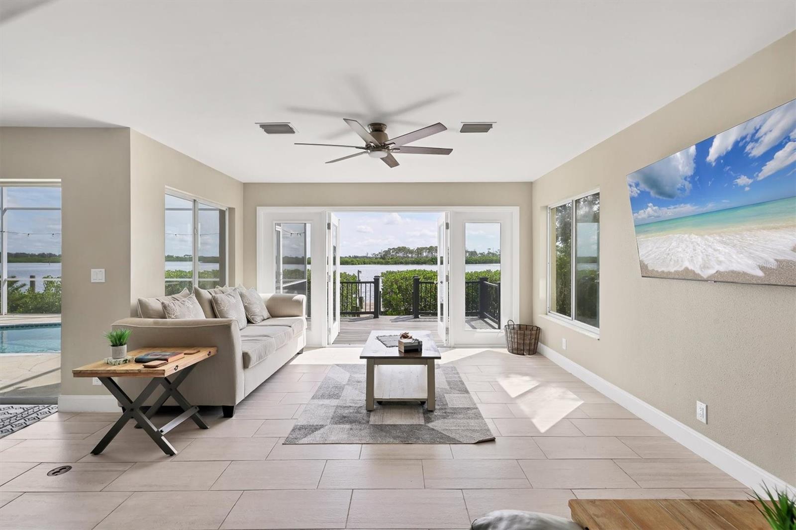 TROPICAL SHORES - Residential