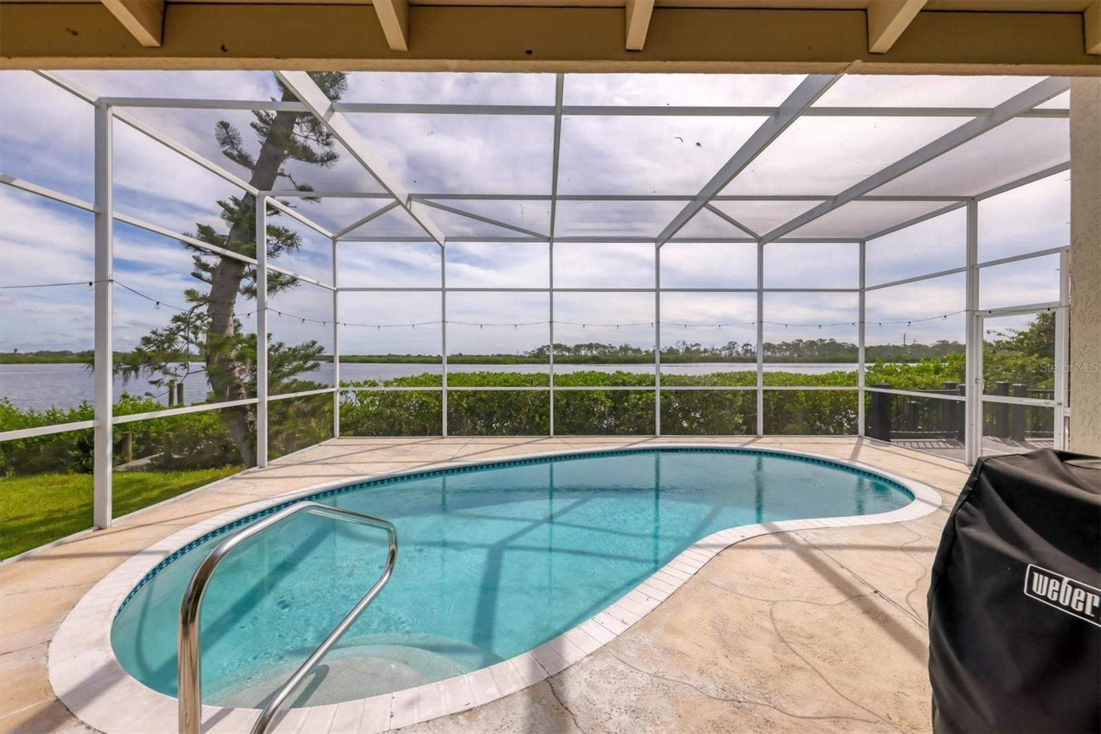 TROPICAL SHORES - Residential