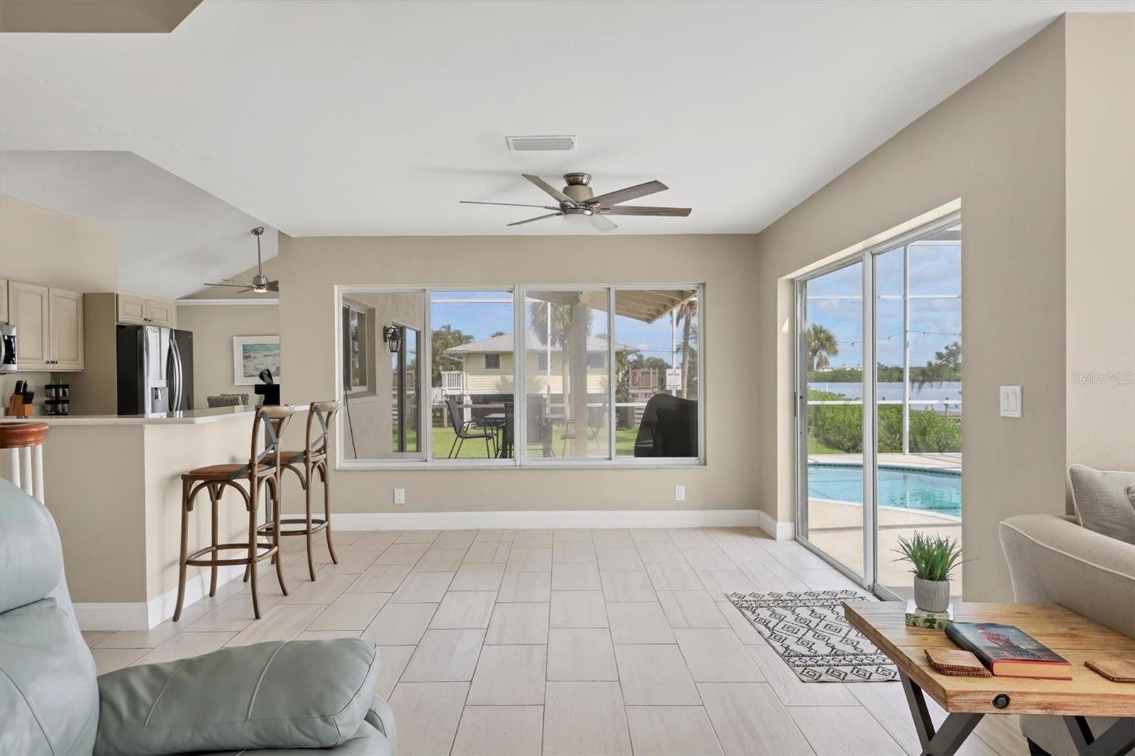 TROPICAL SHORES - Residential