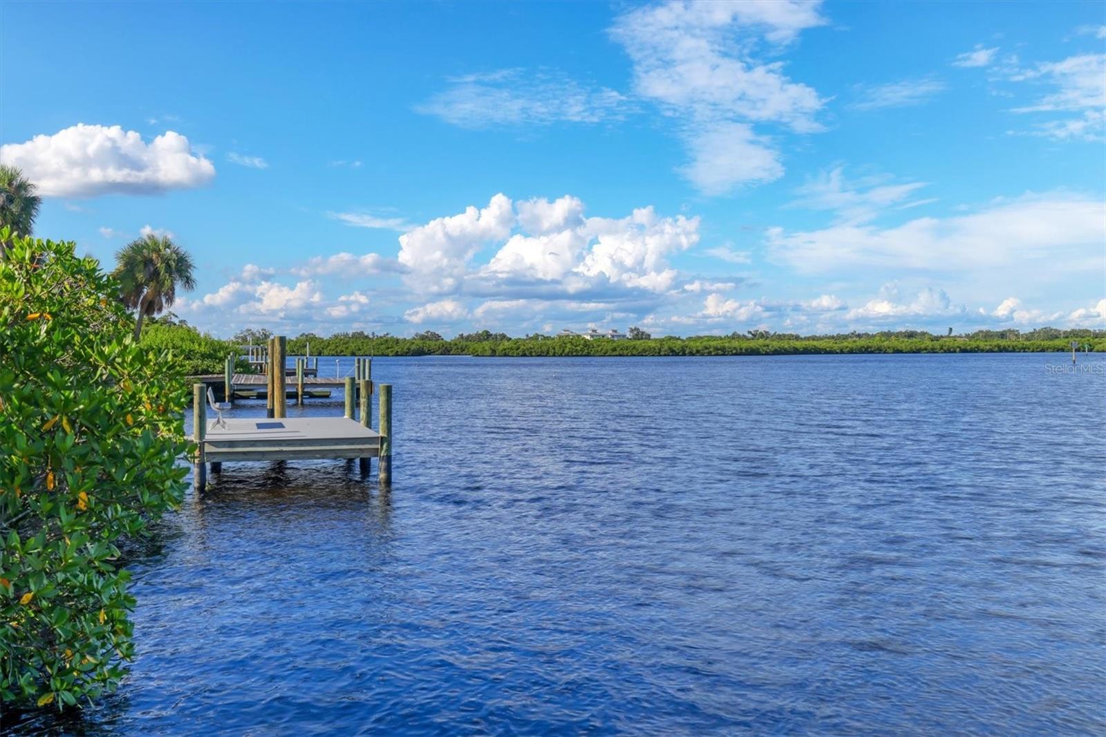 TROPICAL SHORES - Residential