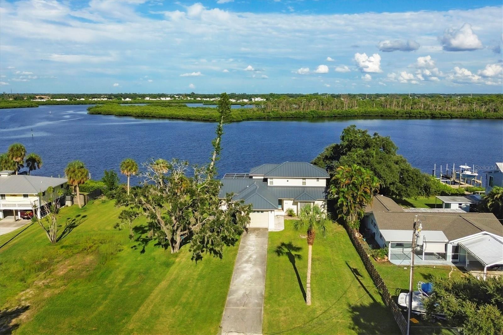 TROPICAL SHORES - Residential