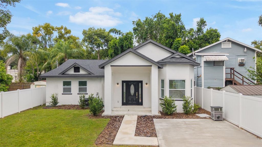 Photo of 914 E North Bay Street, Tampa, FL 33603 (MLS # TB8486281)