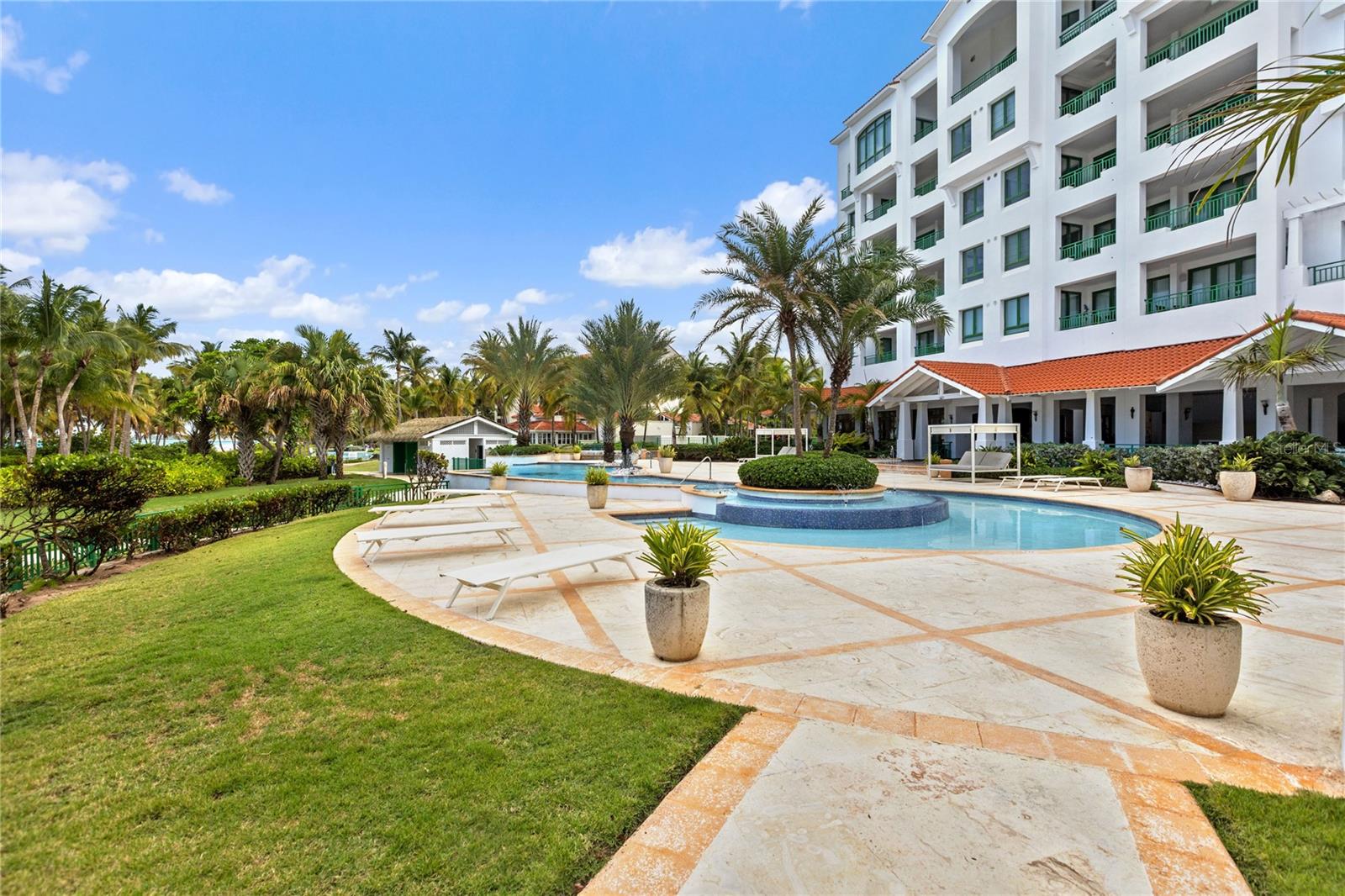 OCEAN SIXTEEN - Residential