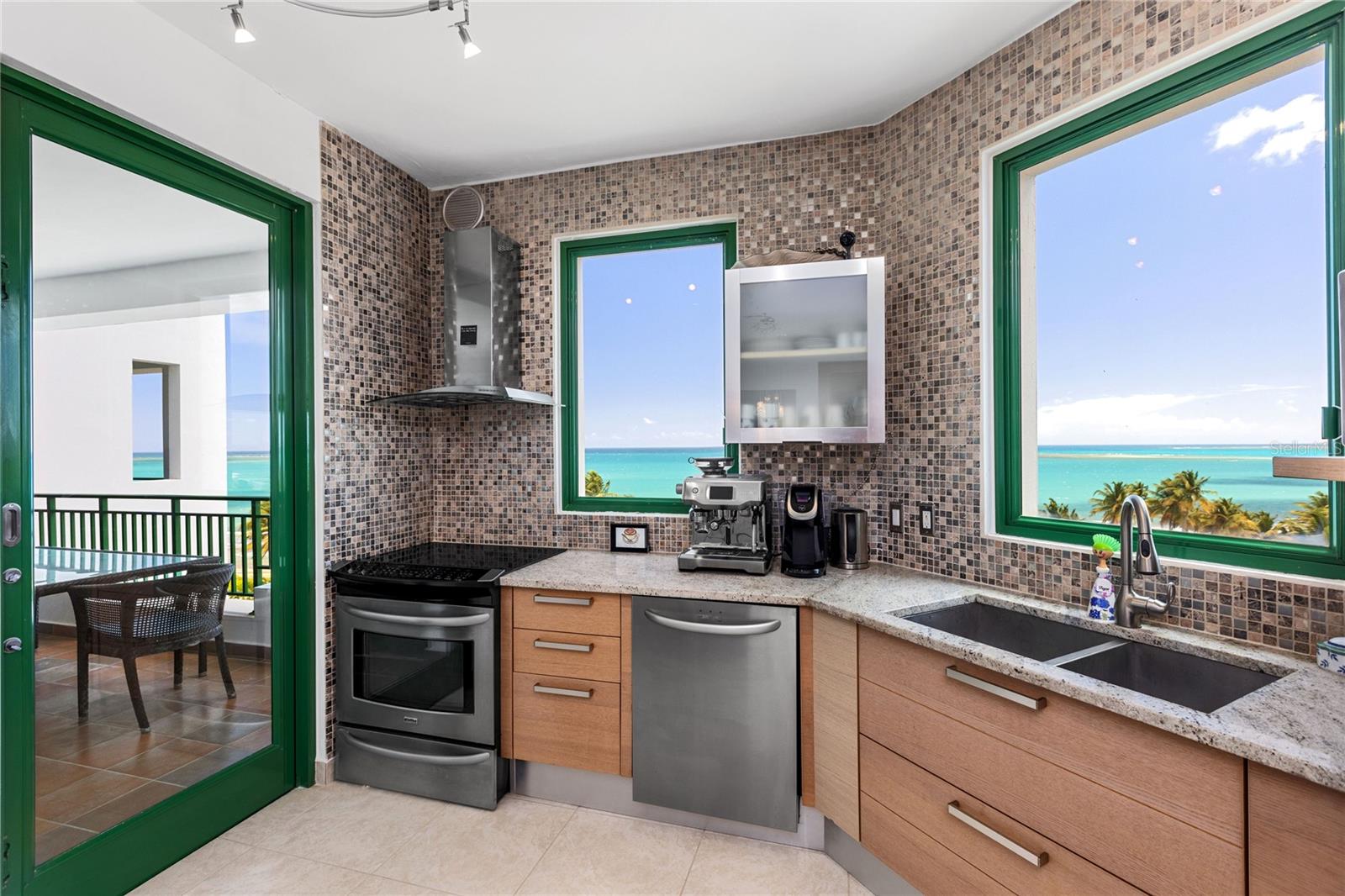 OCEAN SIXTEEN - Residential