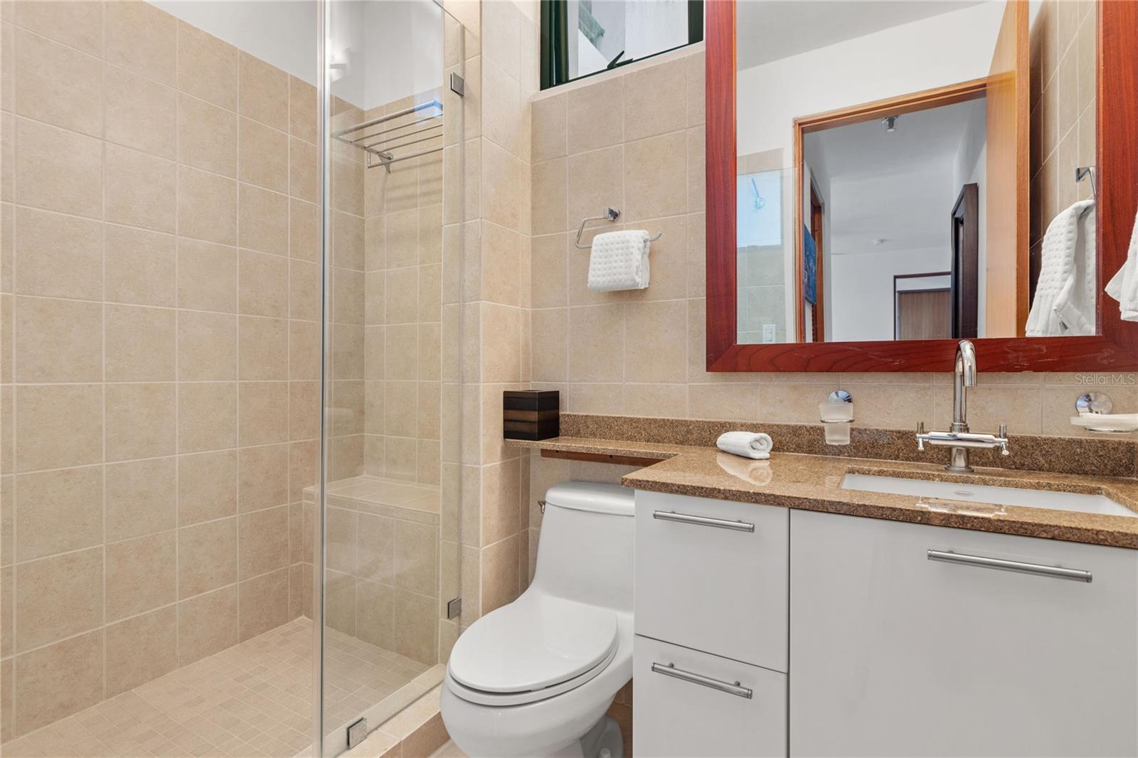 OCEAN SIXTEEN - Residential