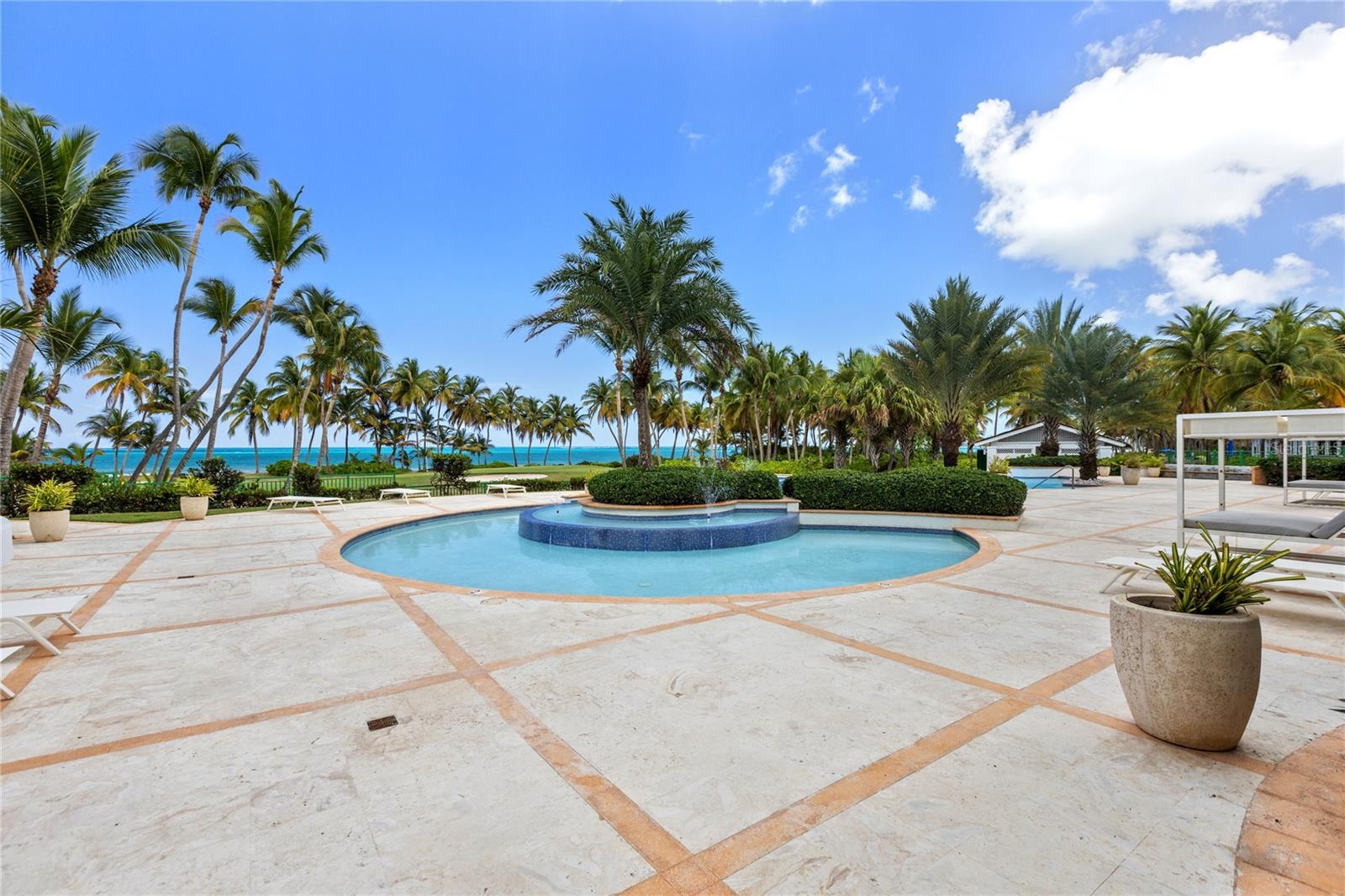 OCEAN SIXTEEN - Residential