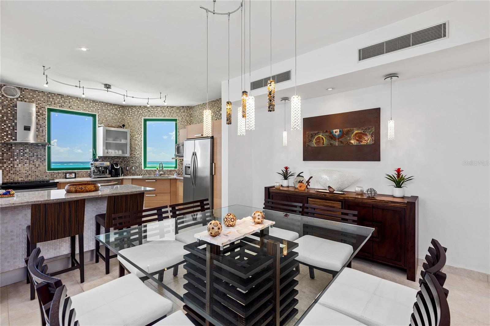 OCEAN SIXTEEN - Residential