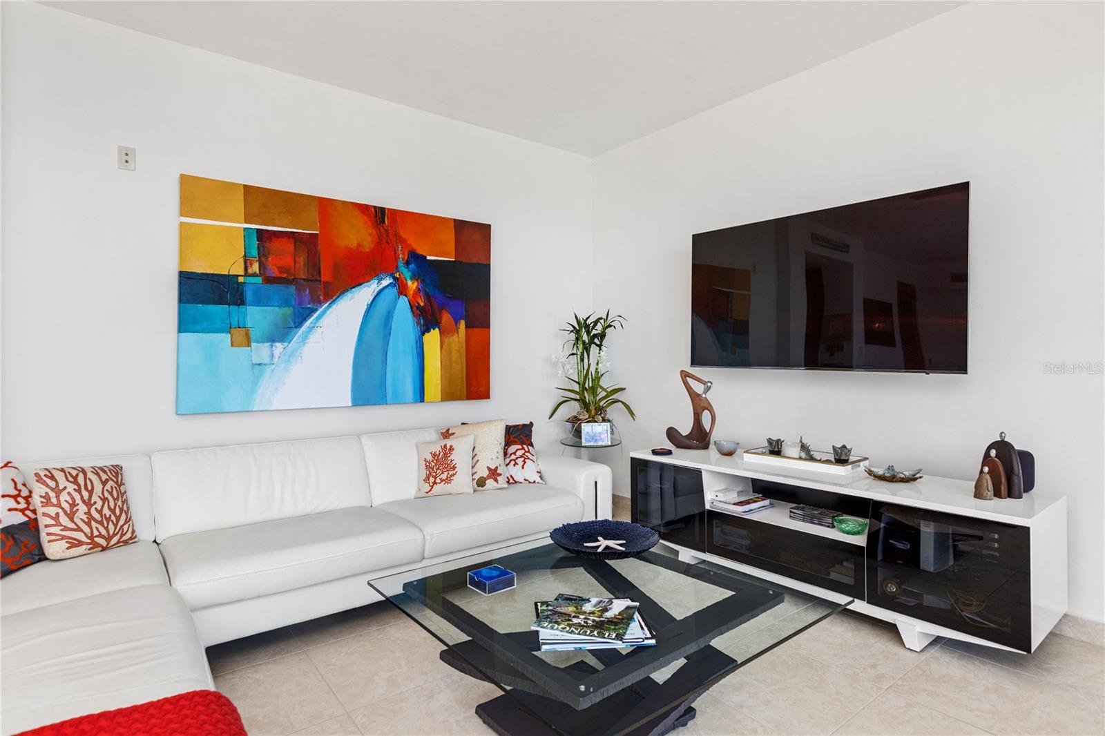 OCEAN SIXTEEN - Residential