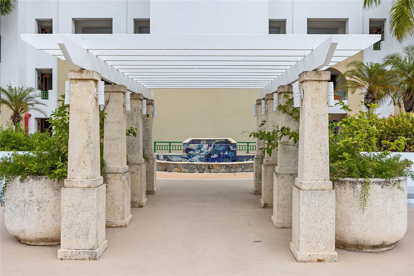 OCEAN SIXTEEN - Residential