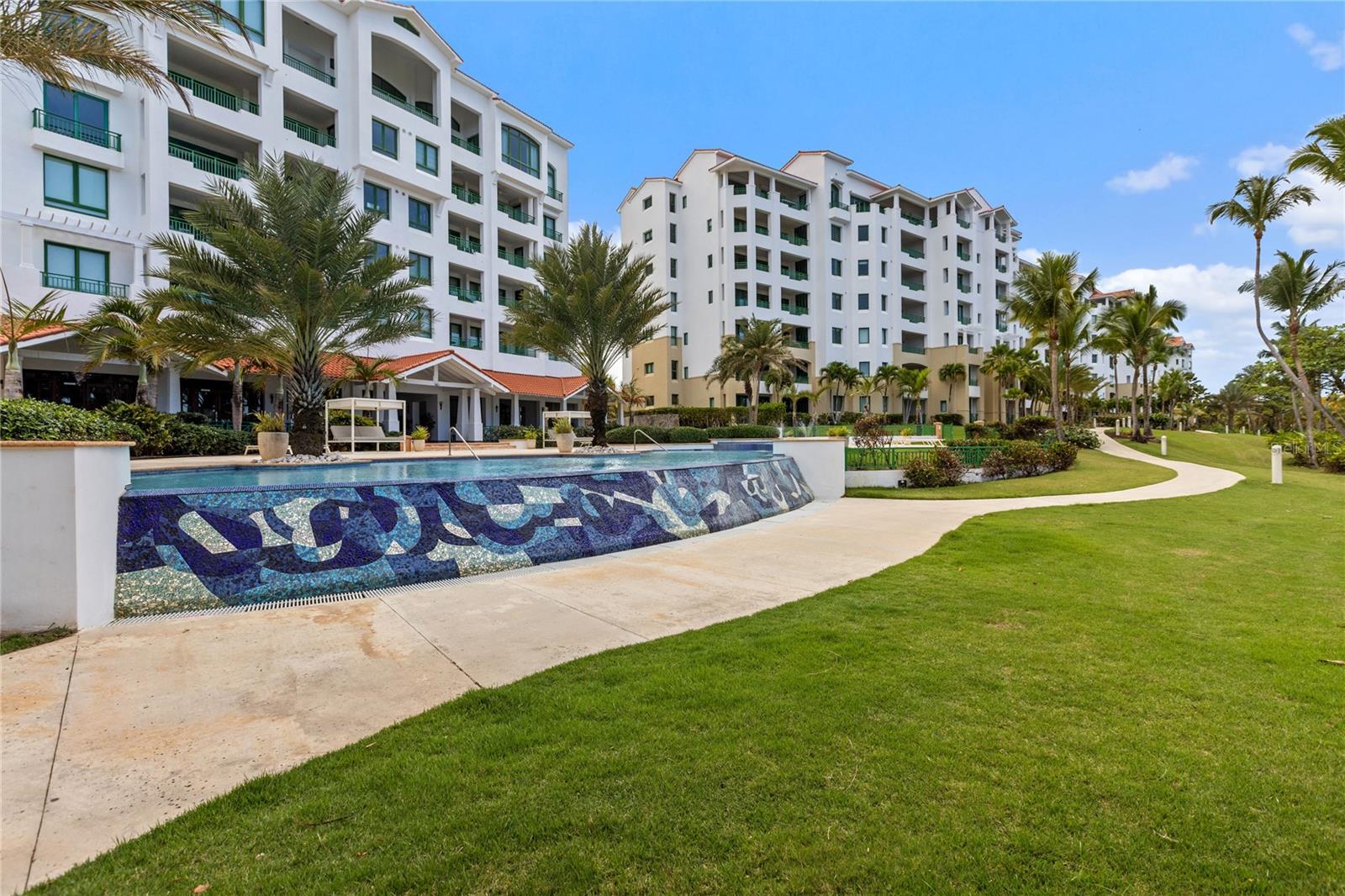 OCEAN SIXTEEN - Residential