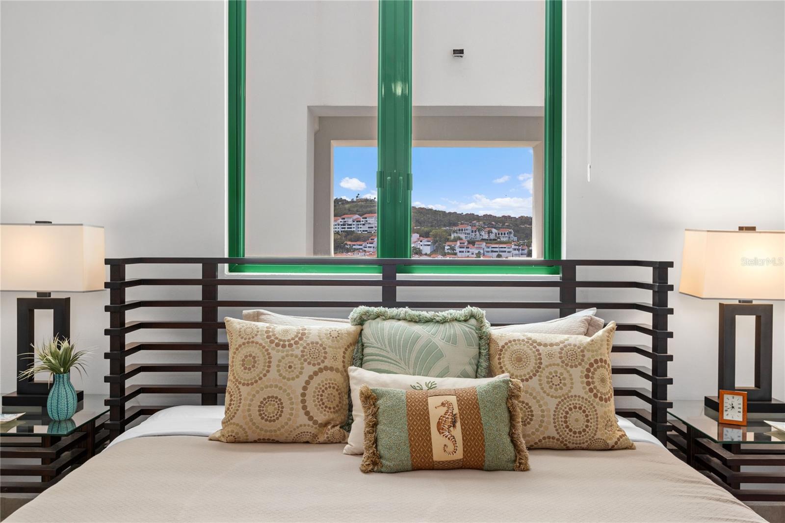 OCEAN SIXTEEN - Residential