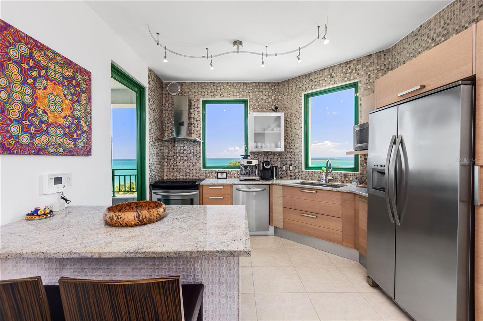 OCEAN SIXTEEN - Residential