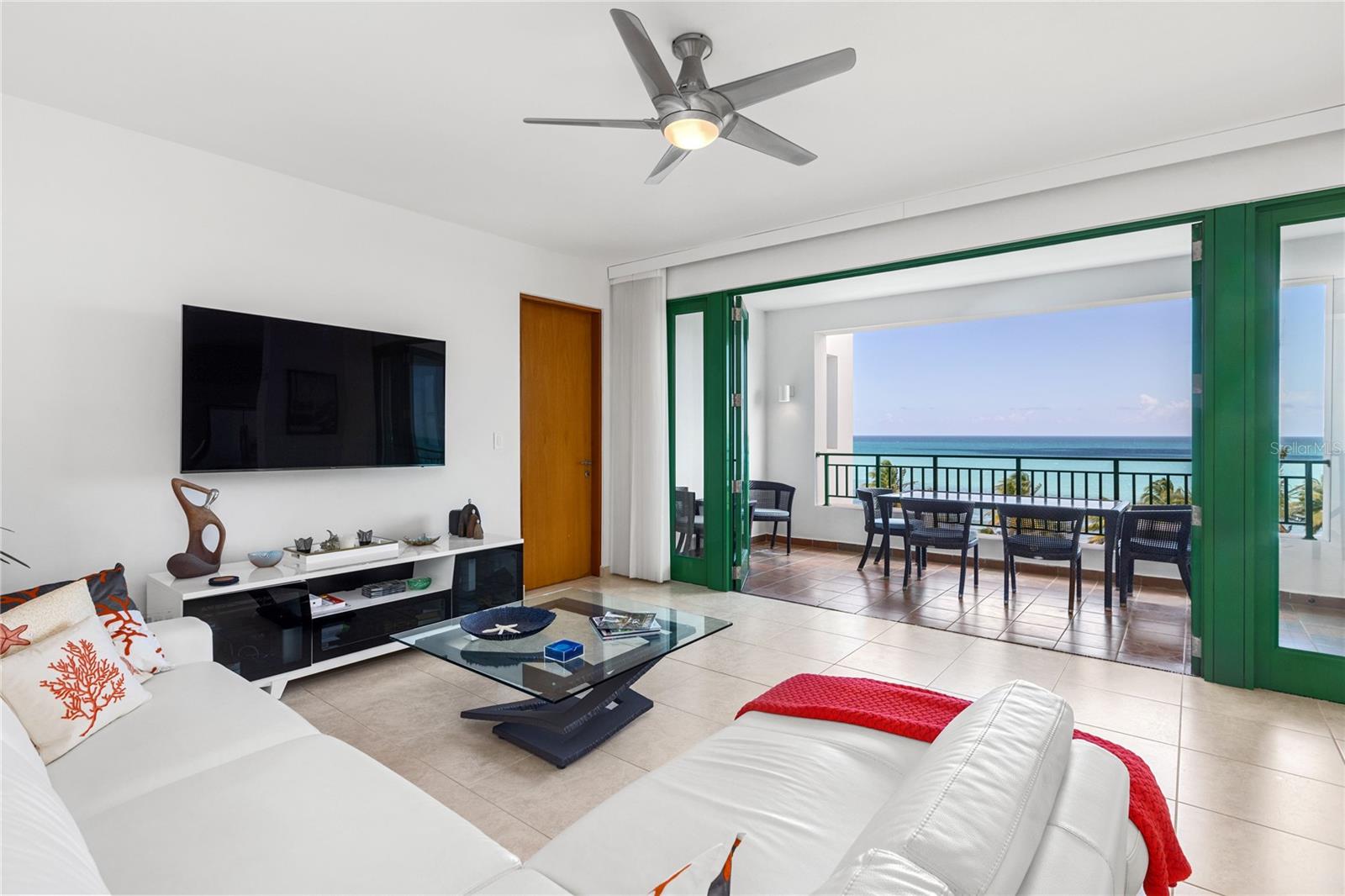 OCEAN SIXTEEN - Residential