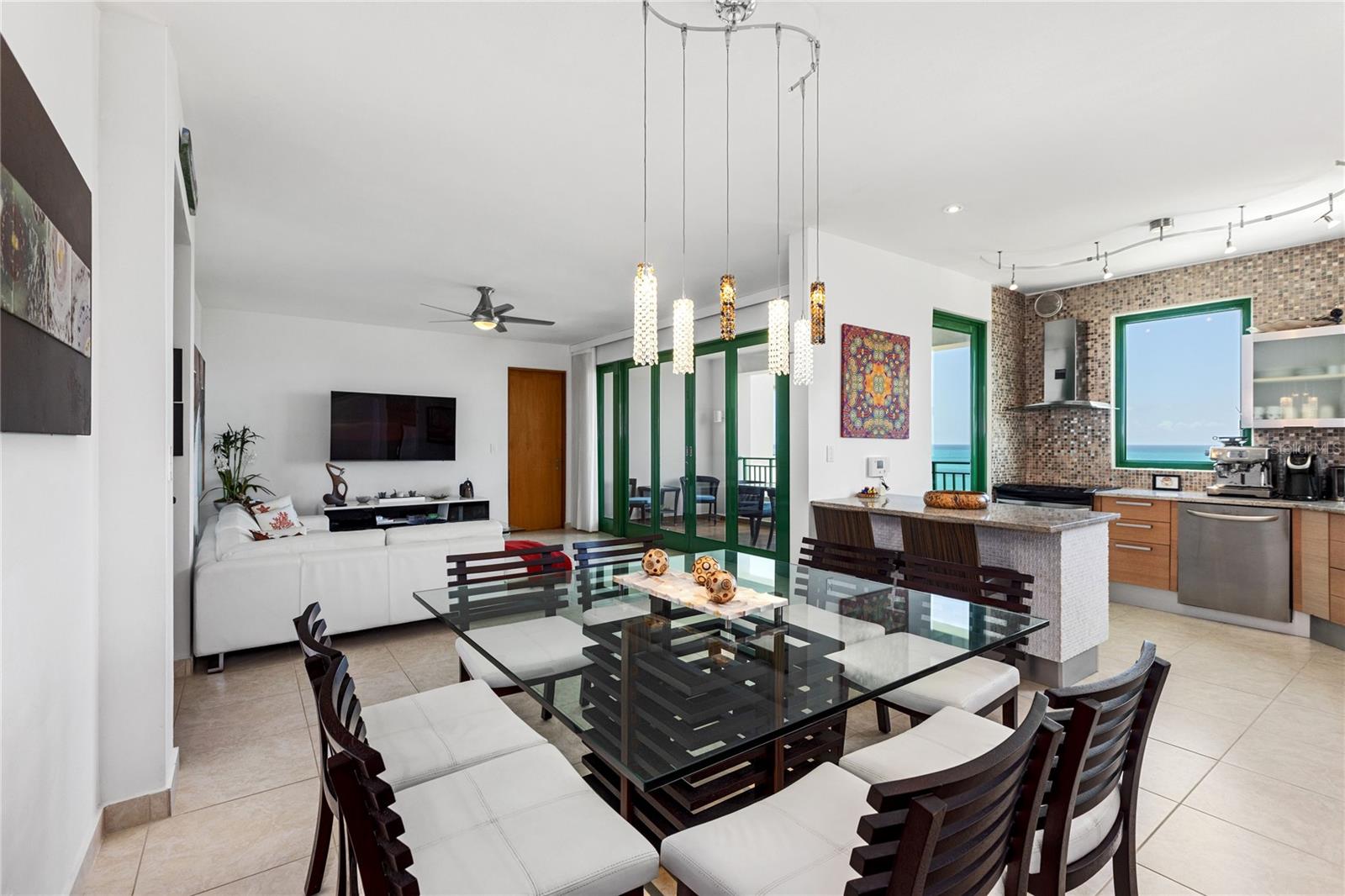 OCEAN SIXTEEN - Residential