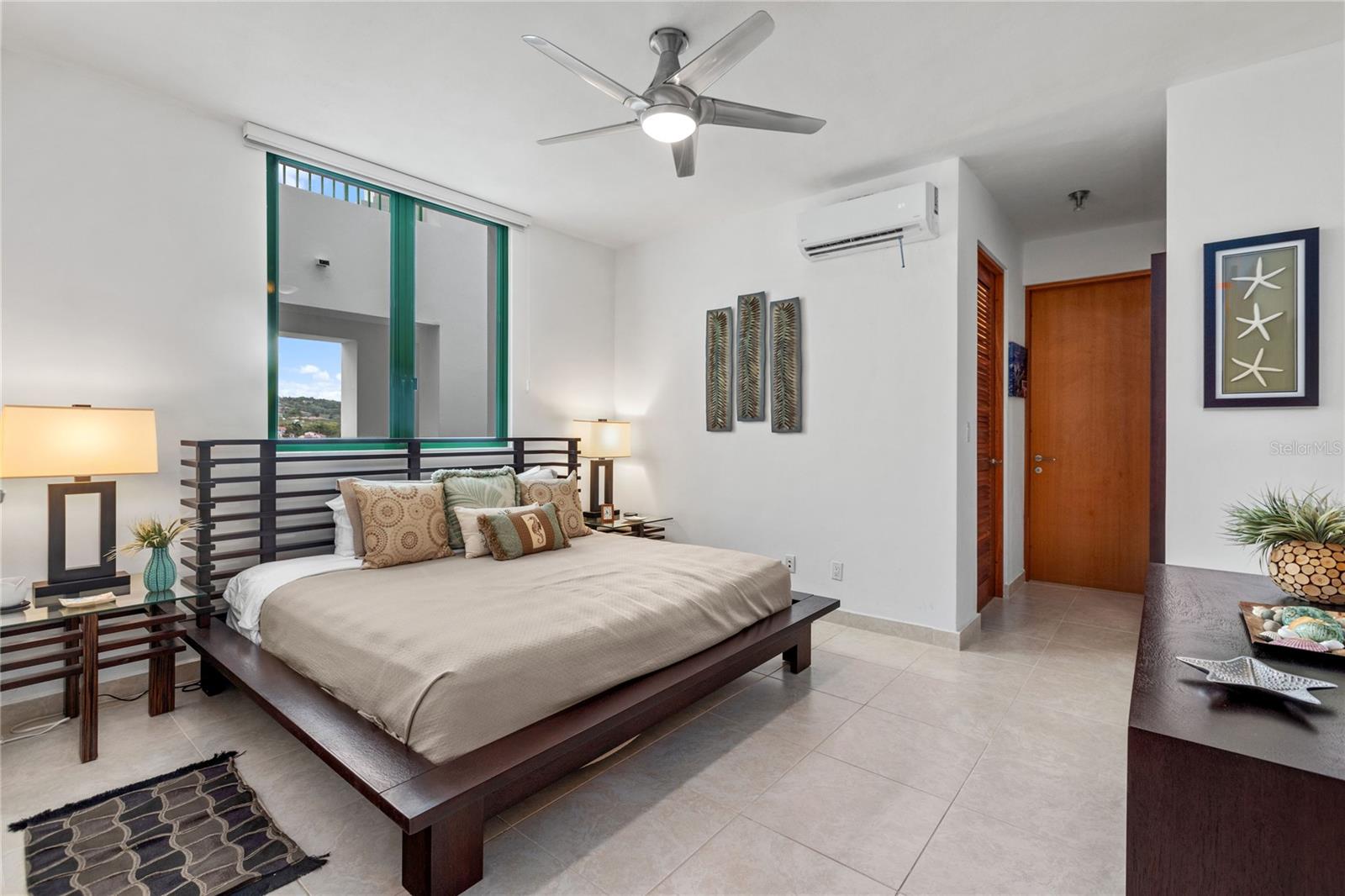 OCEAN SIXTEEN - Residential