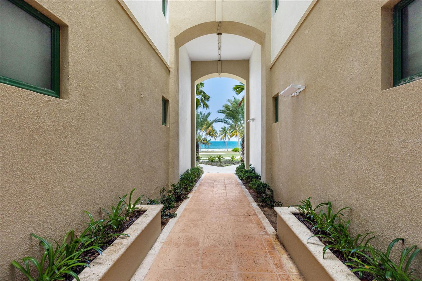 OCEAN SIXTEEN - Residential