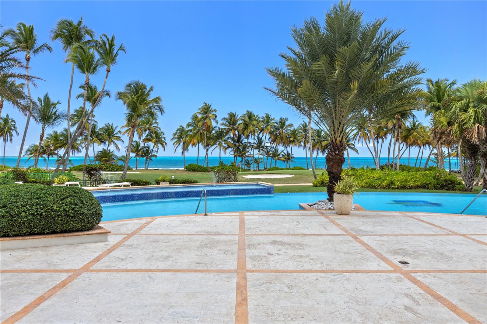 OCEAN SIXTEEN - Residential