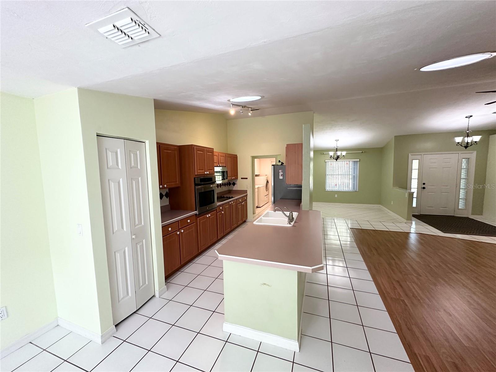 PINE LAKES - Residential