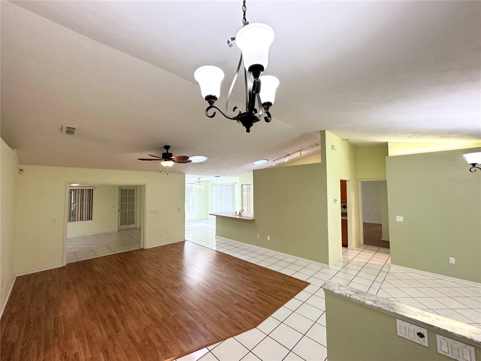 PINE LAKES - Residential