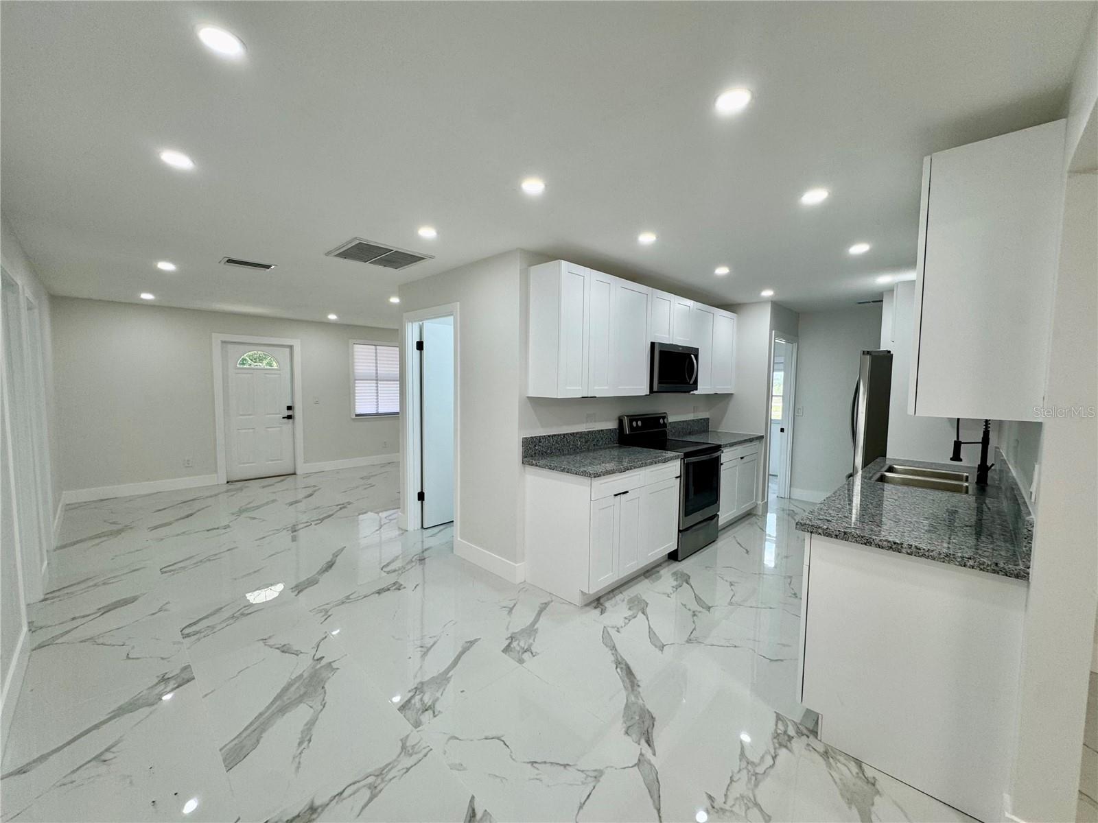 390 HAZEL CIRCLE