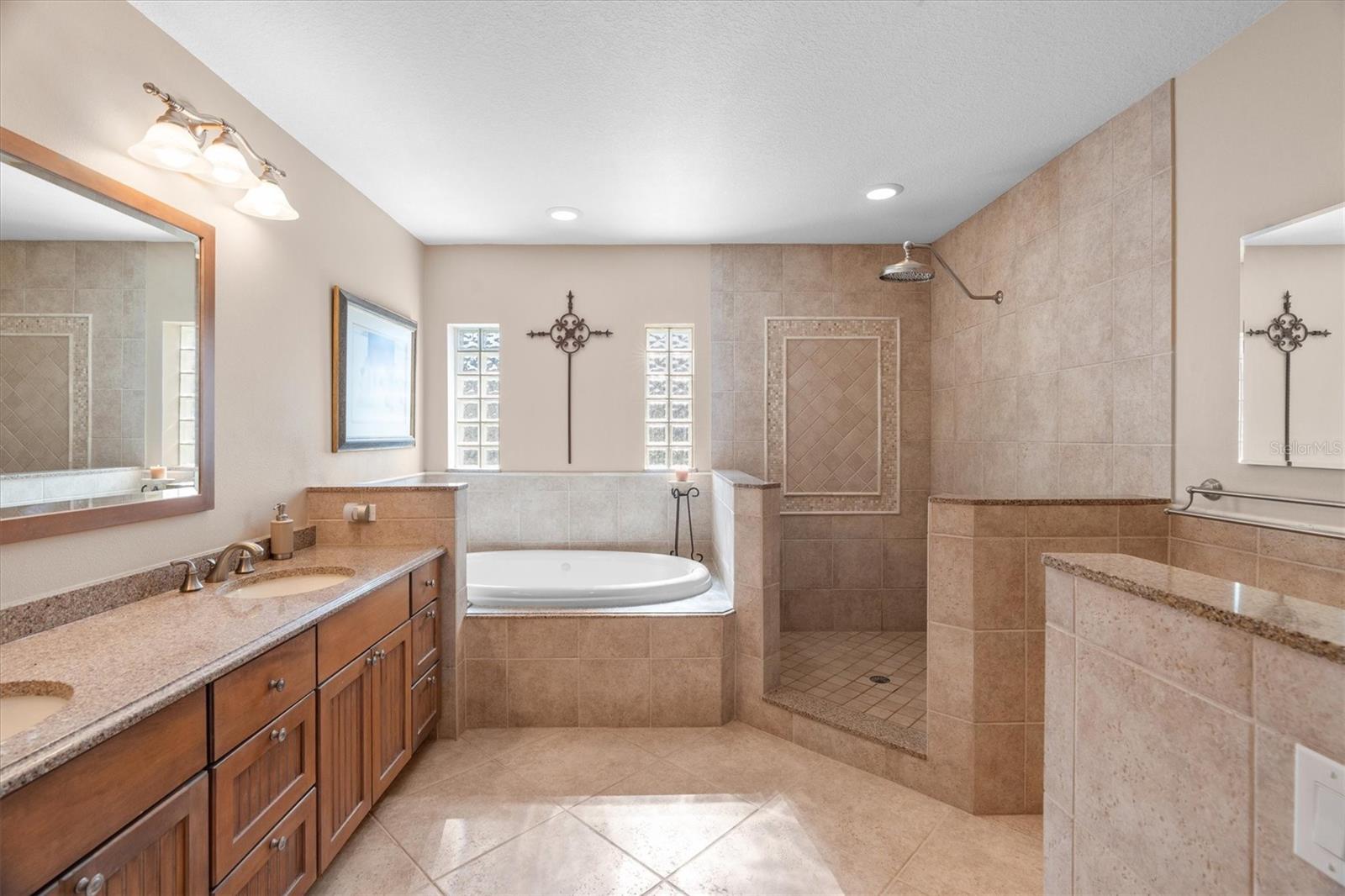 ARDSLEY MANOR - Residential