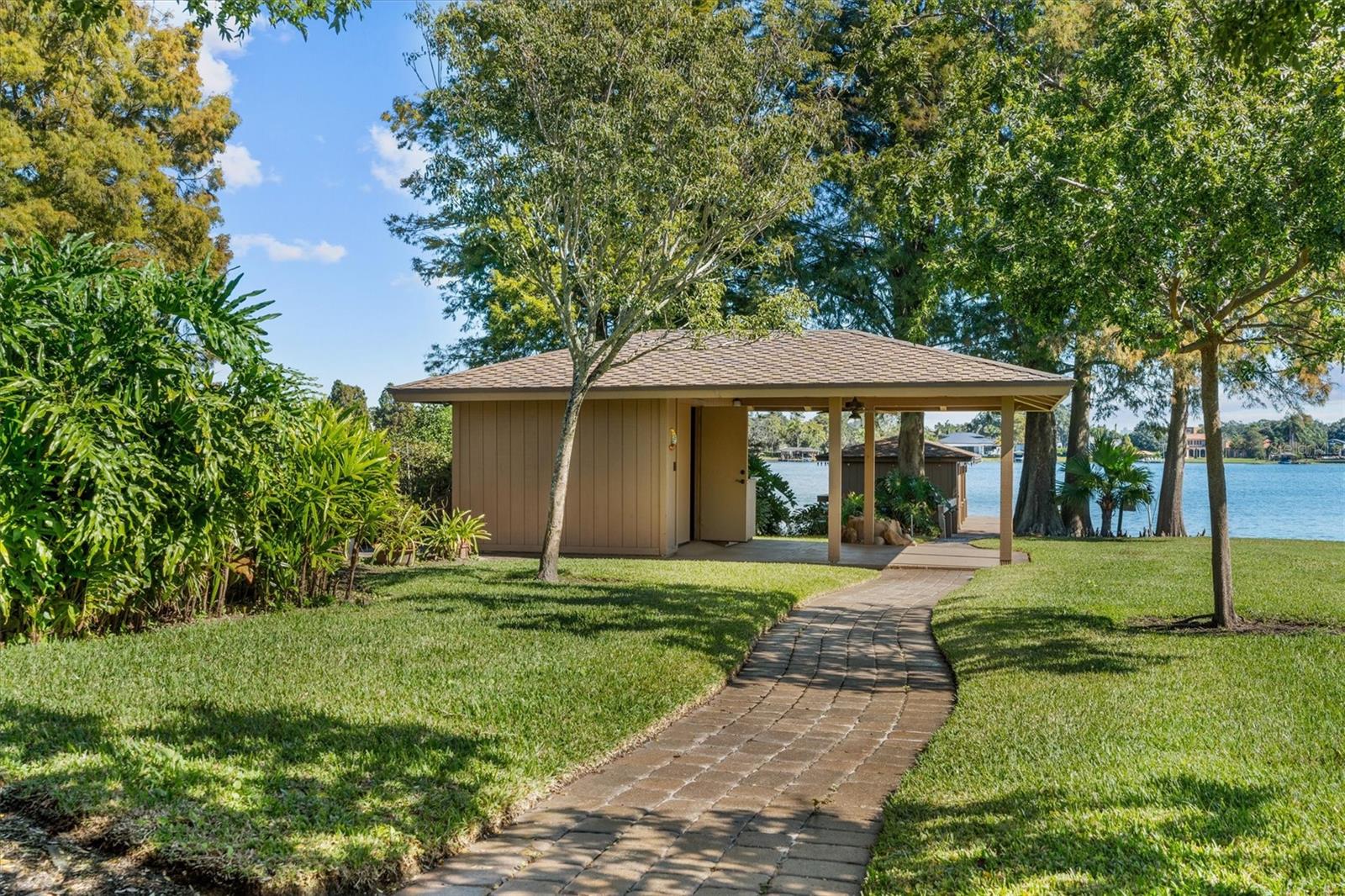 ARDSLEY MANOR - Residential