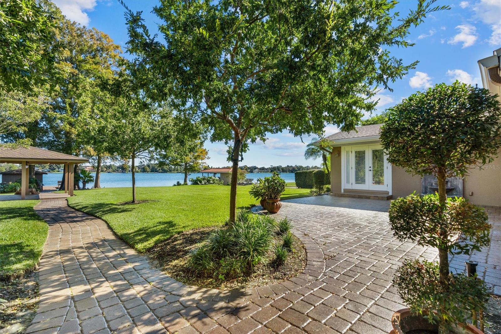 ARDSLEY MANOR - Residential