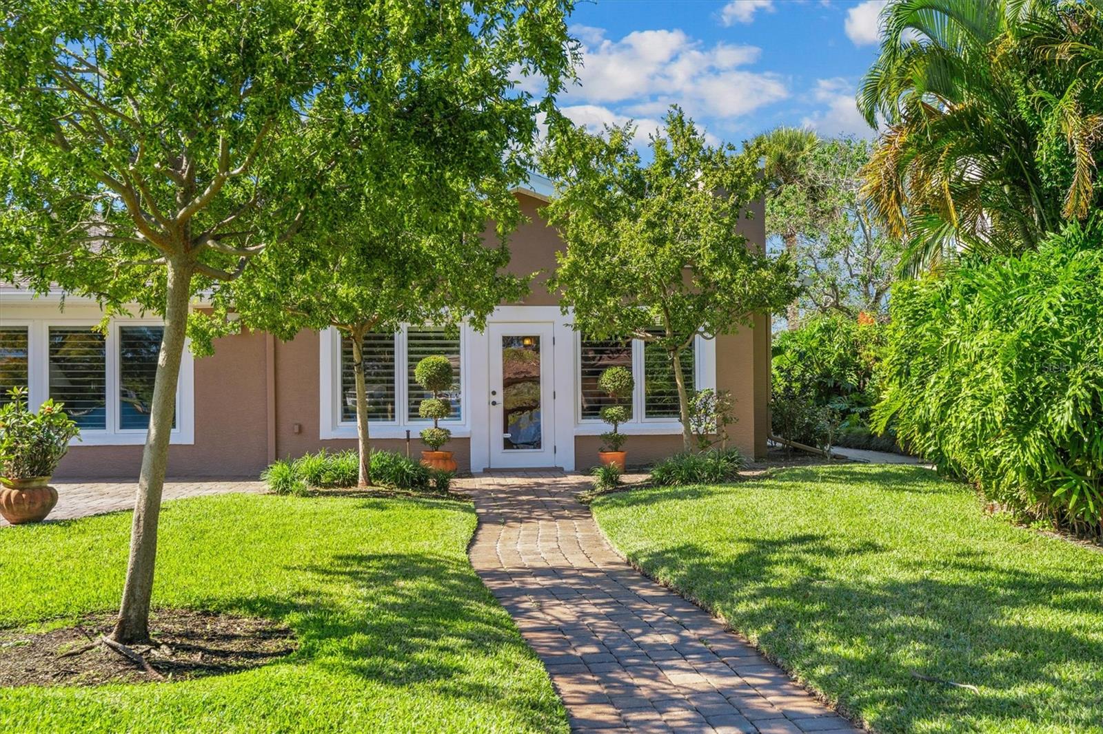 ARDSLEY MANOR - Residential