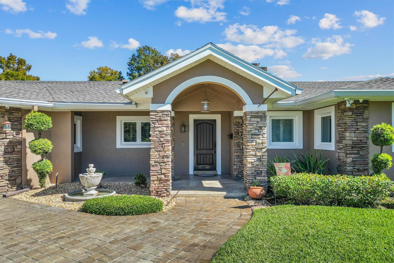 ARDSLEY MANOR - Residential