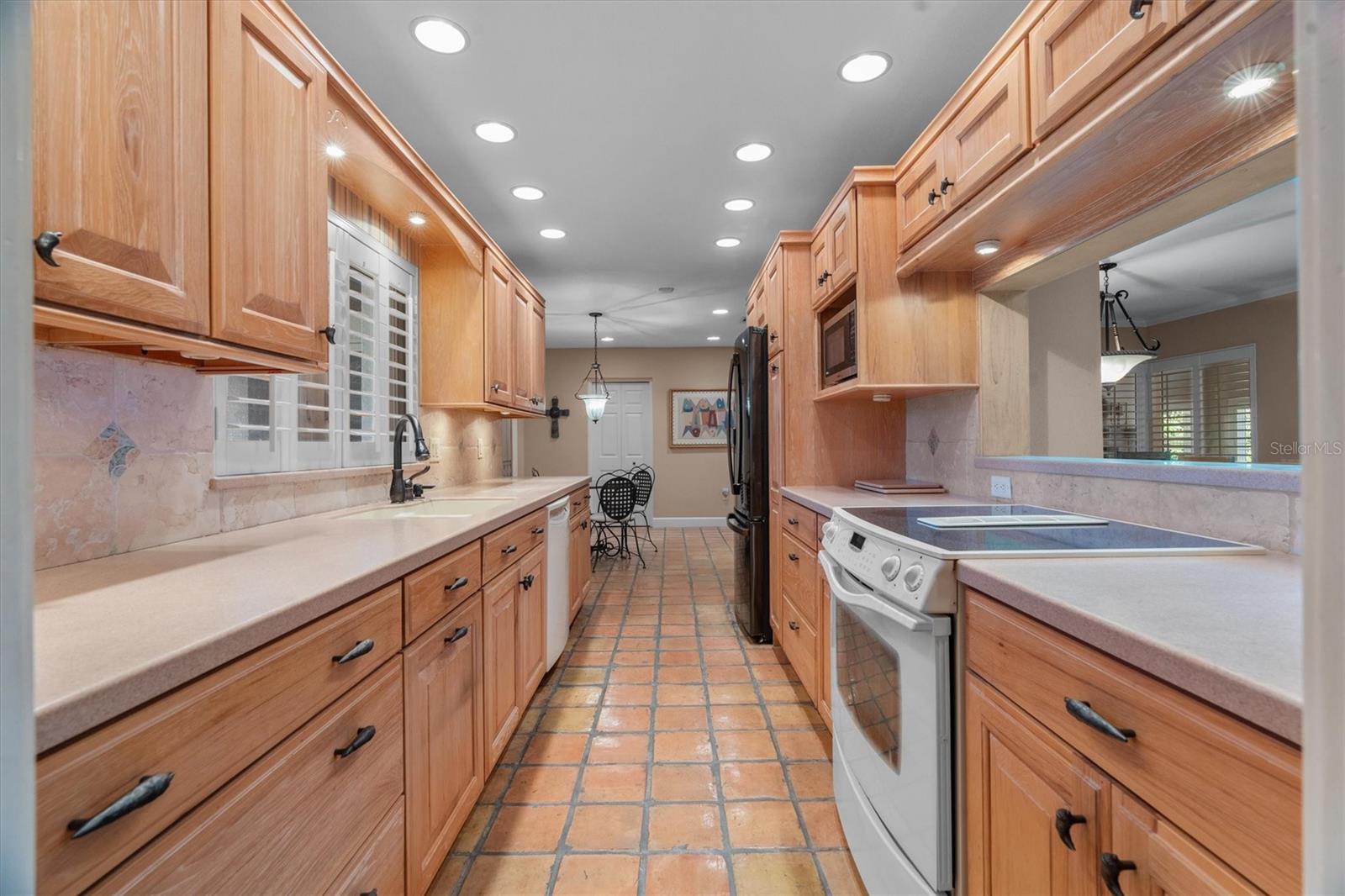 ARDSLEY MANOR - Residential