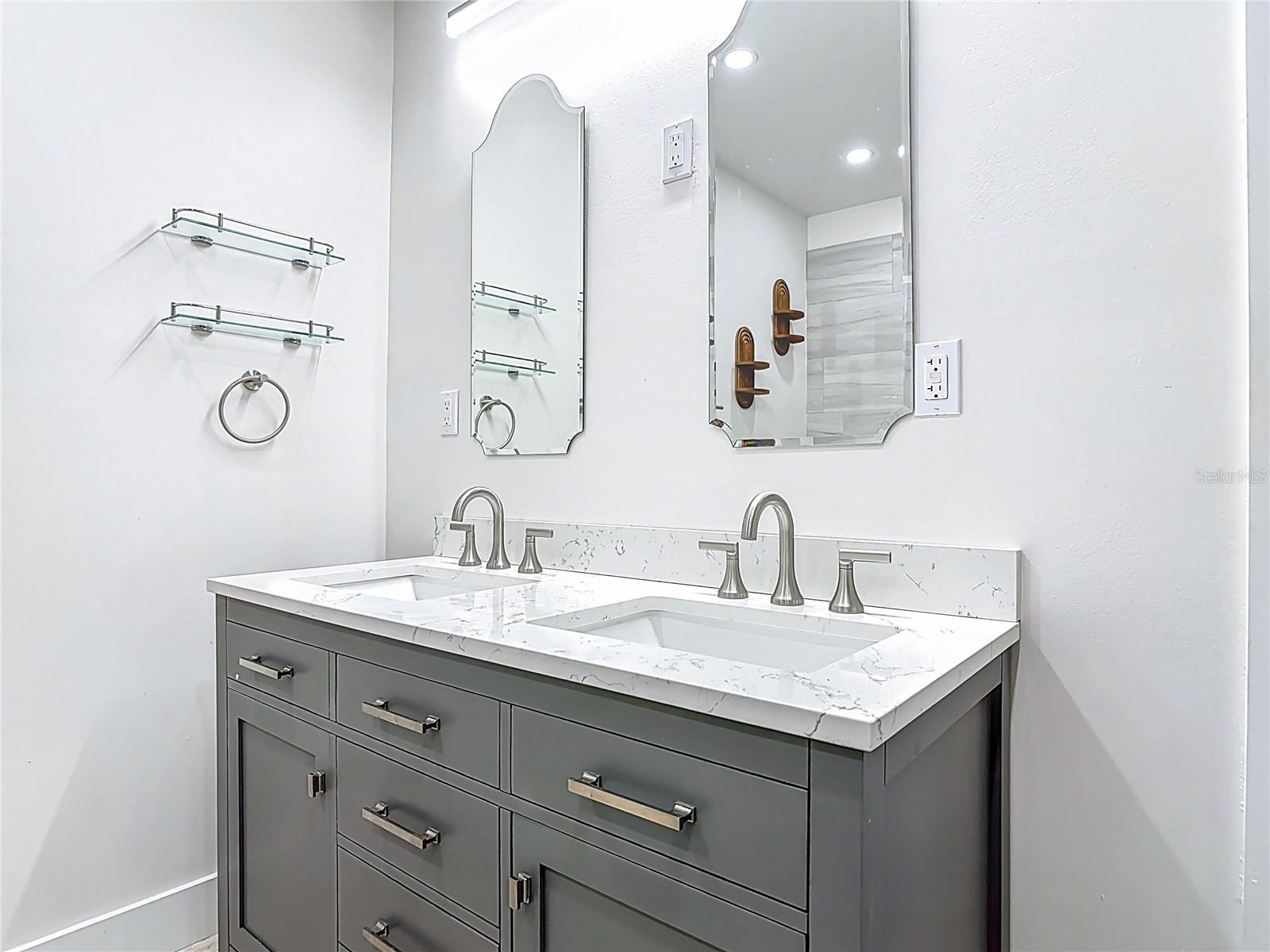 LAKE HELEN - Residential