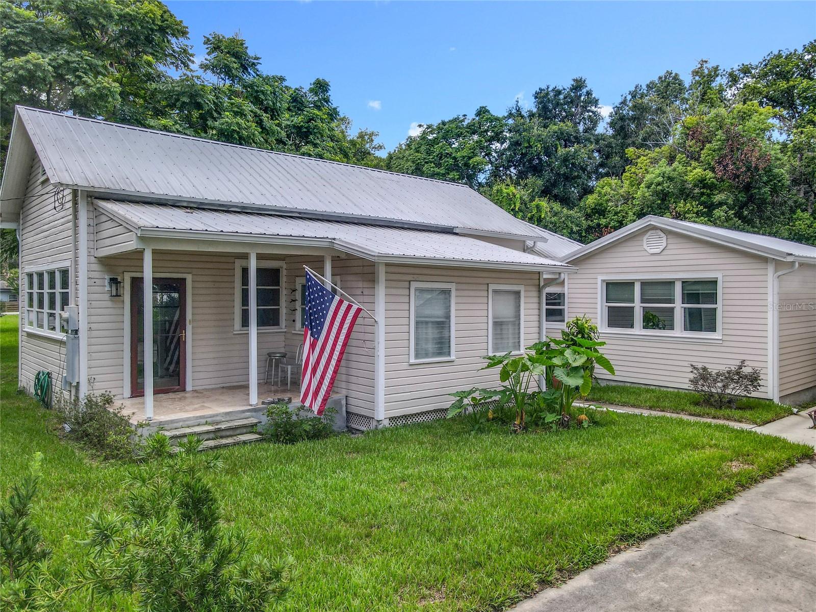 128 N LAKEVIEW DRIVE